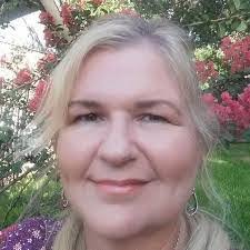 Carrie Mccauley's Instagram, Twitter & Facebook