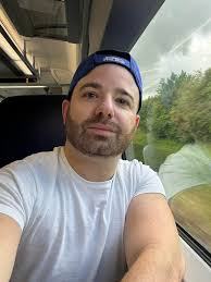 Hi! I'm new to this group. I recently joined because im gay and single LOL  😆 outskirts of windsor, ontario hunkered down in a small town.