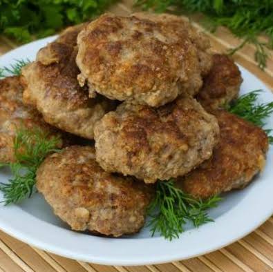 FAŠIRANE ŠNICLE OD MLJEVENOG MESA OVAKO IH JA PRAVIM I MENI SU NAJBOLJE  RECEPT: http://tetkadrugamajka.info/slani-specijaliteti/fasirane-snicle -od-mljevenog-mesa-ovako-ih-ja-pravim-i-meni-su-najbolje-2/