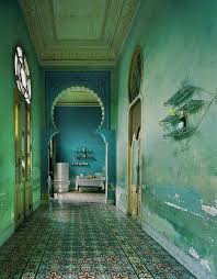 Michael Eastman American B 1947 St Louis Mo Usa 1 Green Interior Havana Marocco Soffitto Colorato Set Da Cucina