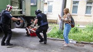 Стерненко отменили одну из статей обвинения. Pod Shevchenkovskim Sudom Policiya Izbila Uchastnikov Akcii V Podderzhku Sternenko Nashkiev Ua