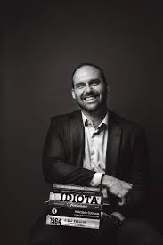 He is the third child of jair bolsonaro, the 38th pre. Como Eduardo Bolsonaro Acabou Virando Quase Tudo O Que Nao Era