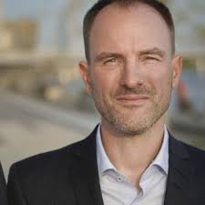 Zusammen mit Nicolas habe ich heute nicht nur interessante Vorträge  besucht, sondern auch gezielt mit Microsoft-Experten gesprochen, um einige  offene Fragen zu klären.