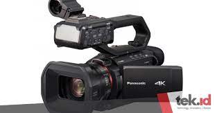 Disini kalian bisa menggunakan kamera merk logitech, karena dari segi kualitas dan produk cukup terkenal dan bagus. Camcorder Panasonic Bisa Streaming Langsung Ke Youtube