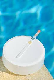 Trop De Chlore Dans La Piscine Que Faire Swimmy Le Blog Dedie A L Univers De La Baignade