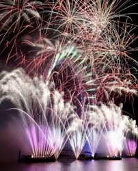 Закоренелые скептики и неисправимые оптимисты, транжиры и заядлые экономы, взрослые и дети, экстраверты и интроверты, блондины и брюнеты и т.д. Chemu Byl Posvyashen Novogodnij Fejerverk V Londone Buro