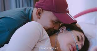 7 Potret Persalinan Istri Bene Dion yang Melahirkan