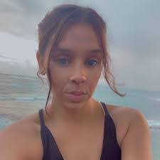 Janelle Neumann's Instagram, Twitter & Facebook