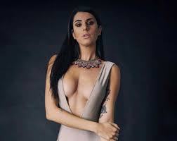 Due in particolare hanno attirato molta attenzione, quella su un possibile film a luci rosse e quella sul tumore che ha avuto in passato. Valentina Vignali Rivela Quando Ho Scoperto Che Mi Tradiva L Ho Picchiato