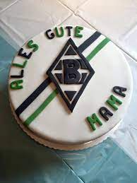 Geburtstag gefeiert und natürlich musste für diesen anlass eine ganz besondere torte her. Meine Mama Hat Sich Zum Geburtstag Wieder Eine Gladbach Torte Gewunscht Ist Zwar Nicht Mein Verein Beste Hochzeitstorten Fussball Kuchen Kuchen Mit Fondant