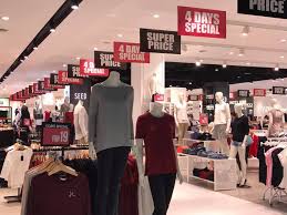 It underwent expansions in 2007 and then later again in 2015. Padini Concept Store 4 Day Special Vivacity Megamall Facebook