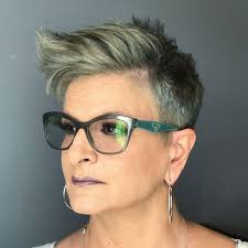 Admin october 1, 2020 leave a comment. Das Sind Die Schonsten Frisuren Fur Frauen Ab 50 Mit Brille