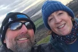 Women dubbed 'chemo queens' become best friends after 600 rounds of cancer  treatment