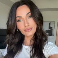 Kacey Hamilton's Instagram, Twitter & Facebook