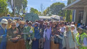 TeropongNews | Karnaval Perempuan 1000 Profesi Semarakkan Hari Kartini  ke-147 di Sorong, WKRI Ranting Santa Maria Magdalena Bawa Pulang Motor  Listrik... | Instagram