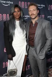 It stars kate beckinsale, bobby cannavale, laverne cox, stanley tucci and jai courtney. Uye2hogozp4rum