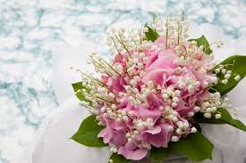 They start springing up left, right and centre in the gardens and there is such an abundant choice when it comes to flower colour, texture and scent. Seasonal Wedding Flowers For Your Destination Wedding In Italy