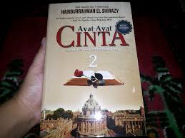 Semoga sebuah tulisan kecil mengenai resensi novel ayat ayat cinta 2 ini menjadi pelepas dahaga bagi para pembaca. Ayat Ayat Cinta 2 Keep Moving Forward