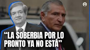 Hugo Aguilar Ortiz throws applause at Kenya Lopez Rabadan at ceremony