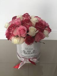 Pink Roses Mix White Roses In Box Miami South Beach Buy Flowers Online Miami Fort Lauderdale Florist Flowers Box Buy Flowers Online Pink Roses White Roses