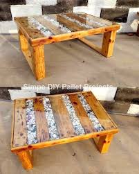 The coffee table's base and the top both are made up of the pallet wood. 15 Incredible Do It Yourself Pallet Ideas Diy Wood Table Diy Wooden Pallet Coffee Table Coffee Table Plans