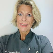 Debra Callis's Instagram, Twitter & Facebook