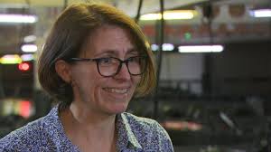 Corrosive' mobile phones should be totally banned in schools