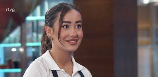 Marina Rivers,exconcursante de 'MasterChef Celebrity, habla sobre los  salarios en España': “Algunos prefieren que a los demás les vaya peor que a  ellos y esto se llama envidia”