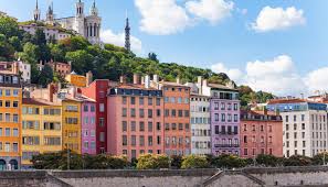 Nur einen steinwurf vom stadtzentrum . Lyon Travel Guide Lyon Tourism Kayak