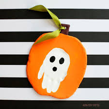 Discover the latest personalized halloween gifts from personalizationmall.com. 29 Easy Halloween Crafts For Toddlers Quick Preschooler Halloween Ideas