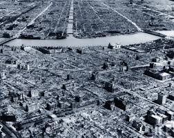 A bomba de nagasaki era 50% mais poderosa que a de hiroshima, mas parte da cidade foi protegida pelos morros que possuía. Il Bombardamento Atomico Di Hiroshima E Nagasaki
