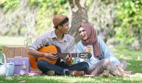 Foto prewedding terbaik juga bisa dilakukan oleh para muslimah. 30 Foto Prewedding Islami Romantis Tapa Sentuhan