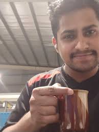 তোমরা দুই দিন পর পর রেস্টুরেন্টে কেমনে খাইতে যাও,, আমি তো চা খাওয়ার টাকাই  পাইনাহ 🥹