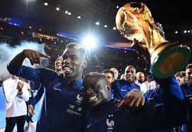 Find out everything about n'golo kanté. Video Kante Serenaded By France Teammates And Stade De France