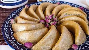 Recette de Cornes de gazelle 🇲🇦 Kaab el ghazal, la reine de la pâtisserie  marocaine pour l'Aïd 😋