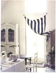 Black And White Striped Valance Curtains Love The Casual Drape Of This Black And White Striped Curtain So Humble Yet Grand Print Stripes Cortinas Espacio