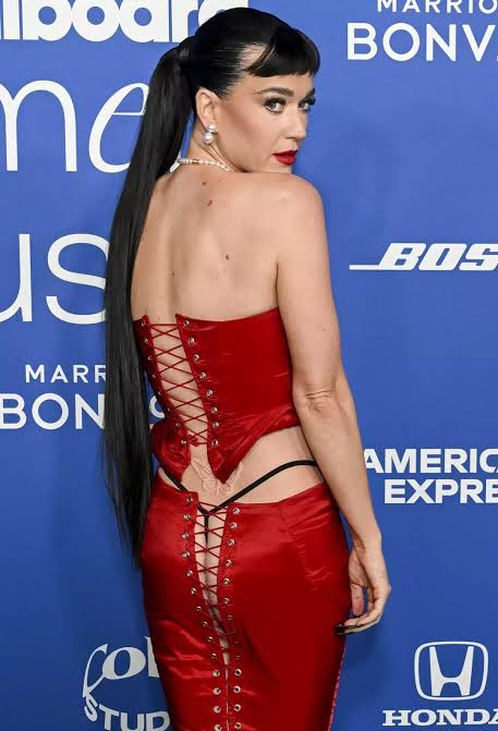 Katy Perry wore this to an awards show last night. It's noice, different,  unusual (jk it's awful!?). But if it's not Dotti or Witchery, don't talk to  me! : r/KathAndKim