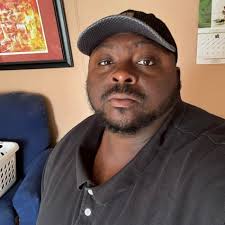 Can the power seat be manually adjusted