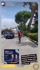 Masa dia tersenyum ambil gambar dia. Knb On Twitter Biasanya Orang Nak Menunjuk Boleh Kayuh Basikal Tak Pegang Handle Ni Sampai Sekolah Rendah Je Ni Kalau Dah Tua Bangka Jadi Timbalan Menteri Pun Kalut Nak Share Kat Ig