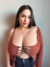 Busty Camilla Mendez - Busty Curvy Babes