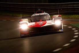 Almost at the verge of documentary, film depicts a single auto race from the ground up. Bcq3shorfmpdbm