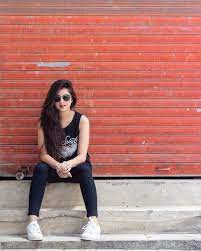 versions share c by rhendy hostta thank you for visiting my pin in pinterest fashion photography poses stylish photo pose girl photo poses