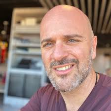 ECCO A VOI LA FOTO DELLA SUPERFICIE DI VENERE A COLORI E' stata ripresa  dalla sonda sovietica Venera13. Il lander atterrò il 1º marzo 1982, e inviò  le prime immagini a colori