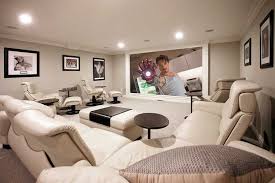 Los nuevos smart tv, los proyectores y los home cinema permiten disfrutar del cine sin moverse de casa. Pin En Cines