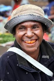 BAWAL ANG MOMMA Ba-baro maiparit iti panag-ngal-ngal iti momma ditoy  siyudad tayo. Ken, barito kayo pay ket baka maka-epekto iti panag-ngal-ngal  iti momma iti salungat yo. These fifteen-year-old boys were invited to