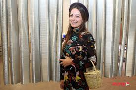Helena coelho holds great compassion and seeks to be of service to others. Noiva E Feliz Helena Coelho Aposta Em Negocio De Cestas Movenoticias