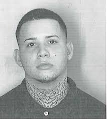 P. Rico-Matan en residencial de Manatí a joven con expediente criminal