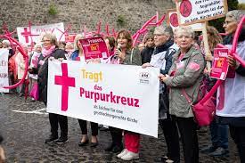 C/o angelika pohler an den linden 68 04178 leipzig telefon: Kfd Demozug In Fulda Mit 180 Frauen Gleich Und Berechtigt Katholische Frauengemeinschaft Deutschlands Kfd
