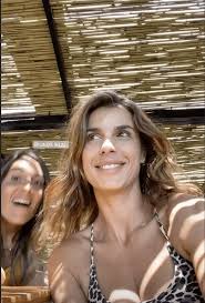 Felpa grigia felpe con cappuccio felpa impermeabile maglioni instagram moda. Elisabetta Canalis In Costume Leopardato Foto Mozzafiato Per I Fan