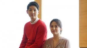 She gained popularity through television dramas such as autumn in my heart (2000), all in (2003), full house (2004), the world that they. Relakan Uang Pribadi Segini Jumah Uang Donasi Song Joong Ki Demi Pekerja Medis Perangi Covid 19 Banjarmasin Post